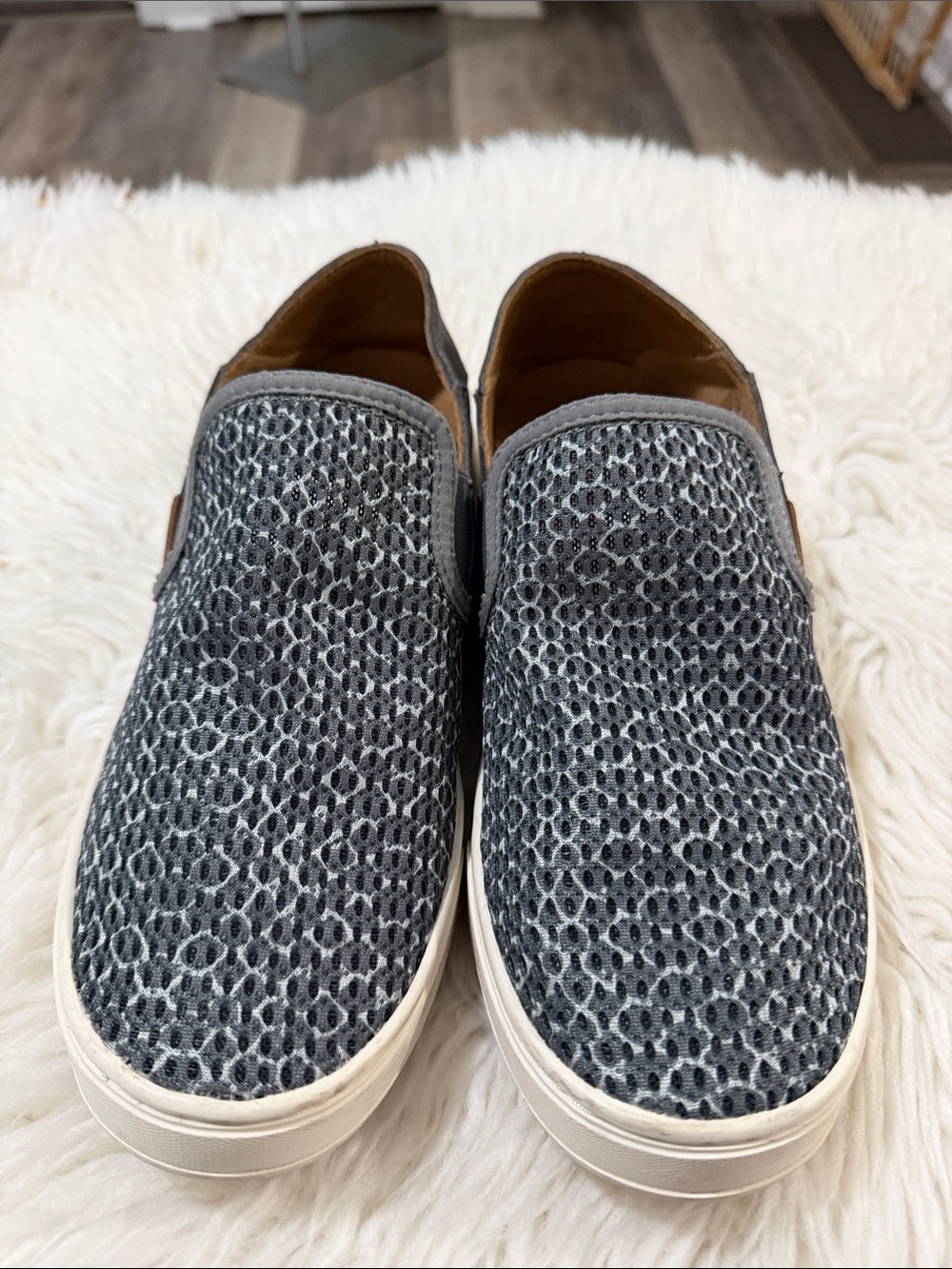 OluKai Women’s Slip-On Loafers in Charcoal Gray Size 7.5